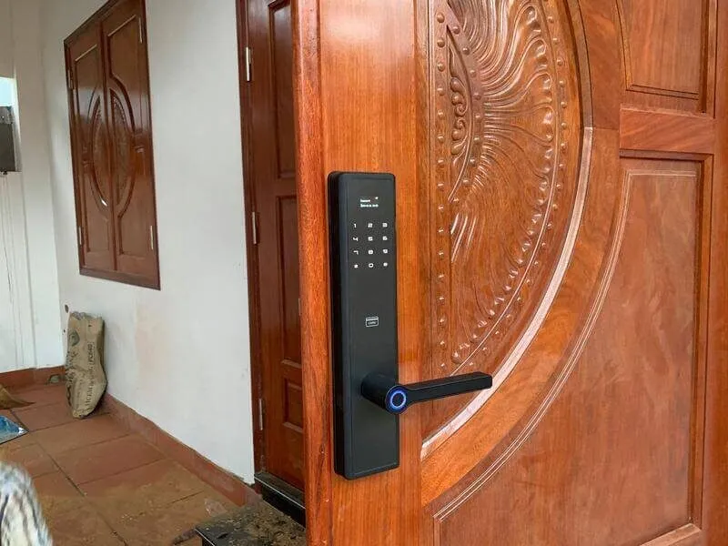 Khóa cửa gỗ hiện đại