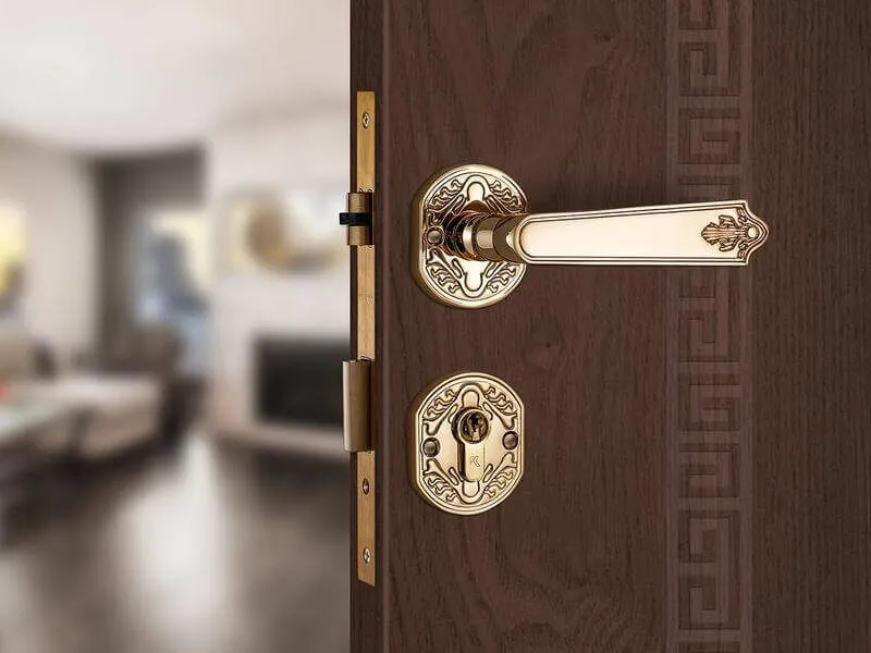 Thương hiệu quyết định giá khóa cửa